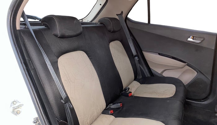 2016 Hyundai Grand i10 ASTA (O) AT 1.2 KAPPA VTVT, Petrol, Automatic, 54,107 km, Right Side Rear Door Cabin