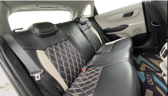2024 Hyundai NEW I20 ASTA 1.2 MT, Petrol, Manual, 30,000 km, Right Side Rear Door Cabin