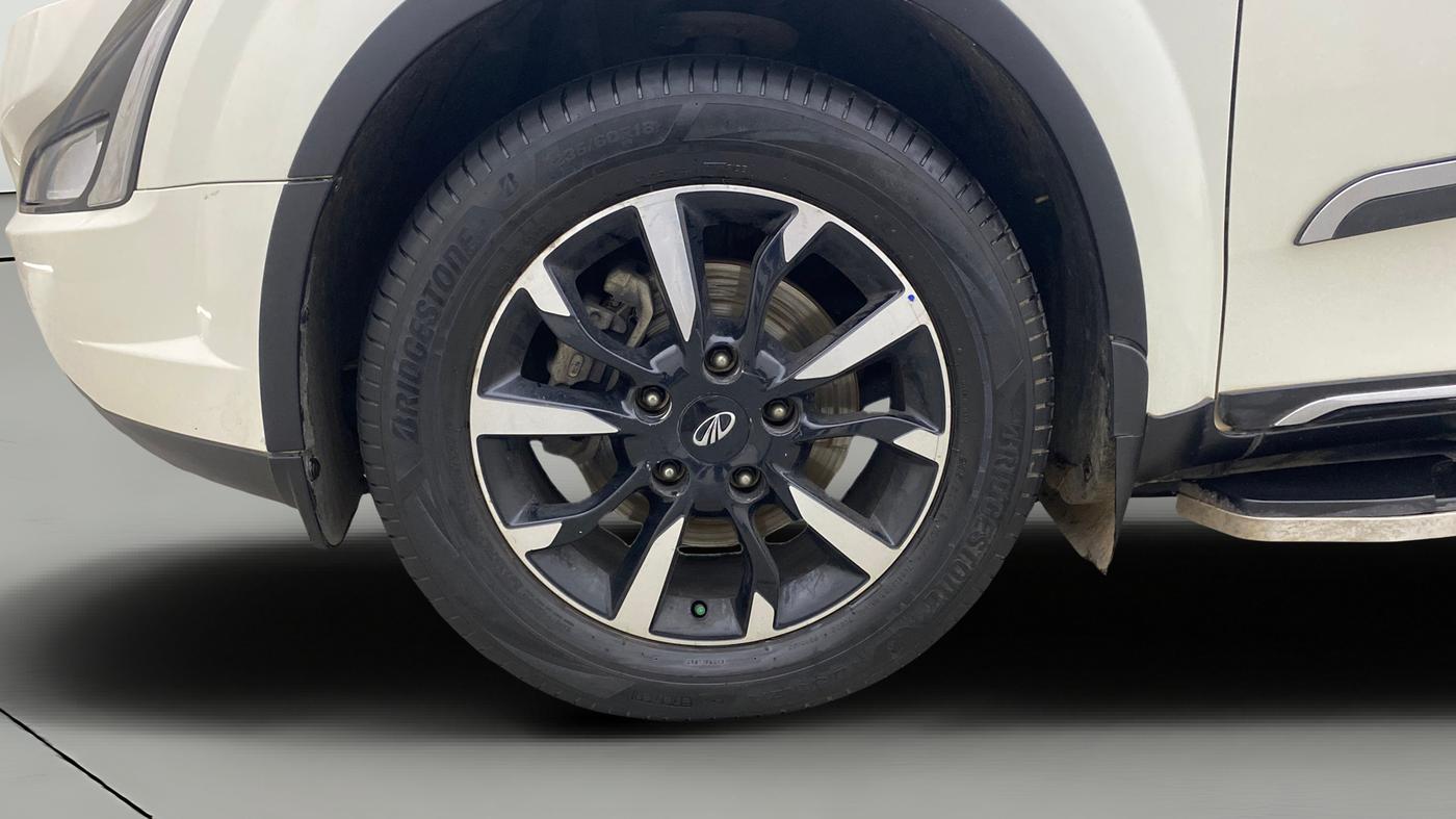 2021 Mahindra XUV500 W11, Diesel, Manual, 84,886 km, Left Front Wheel