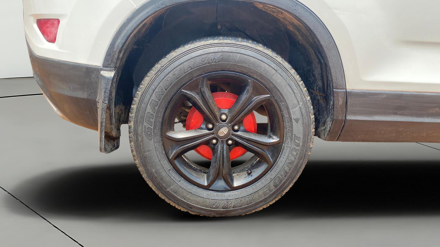 2020 Tata Harrier XZA 2.0L, Diesel, Automatic, 1,34,949 km, Right Rear Wheel