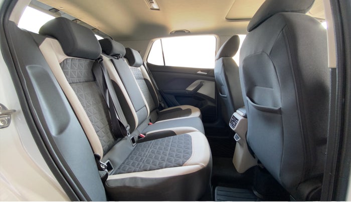 2022 Volkswagen TAIGUN GT PLUS 1.5 TSI DSG, Petrol, Automatic, 55,492 km, Right Side Rear Door Cabin