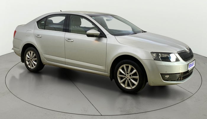 2016 Skoda Octavia STYLE PLUS AT 1.8 TSI, Petrol, Automatic, 65,982 km, Right Front Diagonal