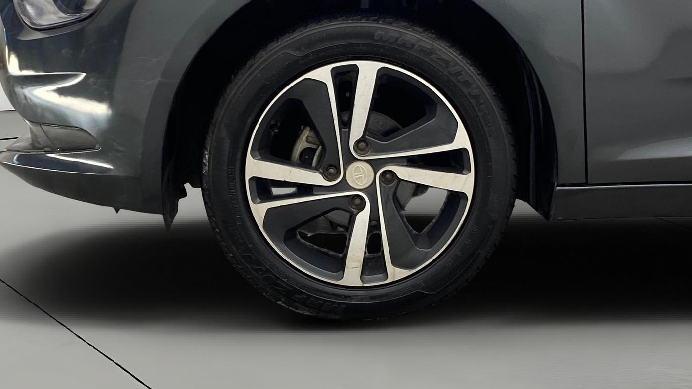 2021 Tata ALTROZ XZ PETROL, Petrol, Manual, 20,070 km, Left Front Wheel