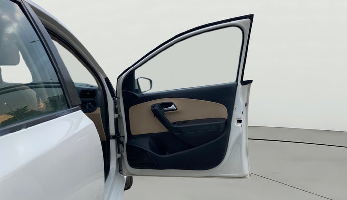 2017 Volkswagen Ameo COMFORTLINE PLUS 1.2L, Petrol, Manual, 1,43,785 km, RHS Front Door