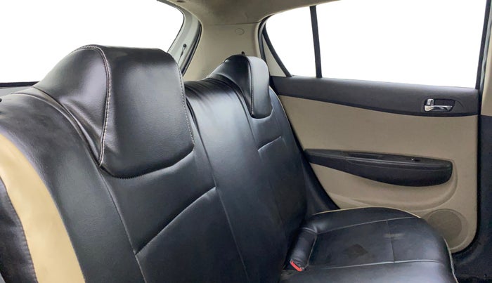 2013 Hyundai i20 MAGNA 1.2, CNG, Manual, 92,648 km, Right Side Rear Door Cabin