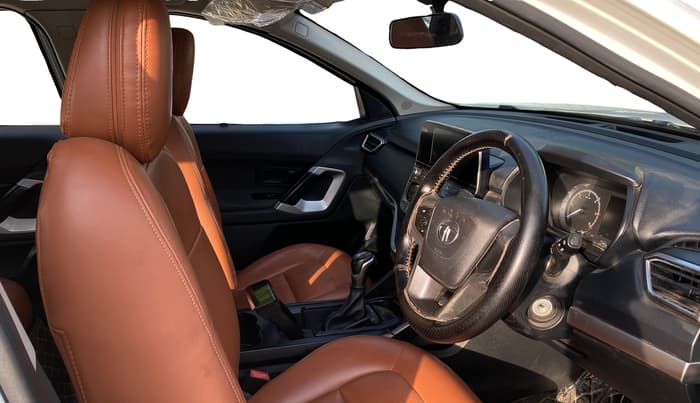 2021 Tata Harrier XMA 2.0L KRYOTEC, Diesel, Automatic, 93,588 km, Right Side Front Door Cabin
