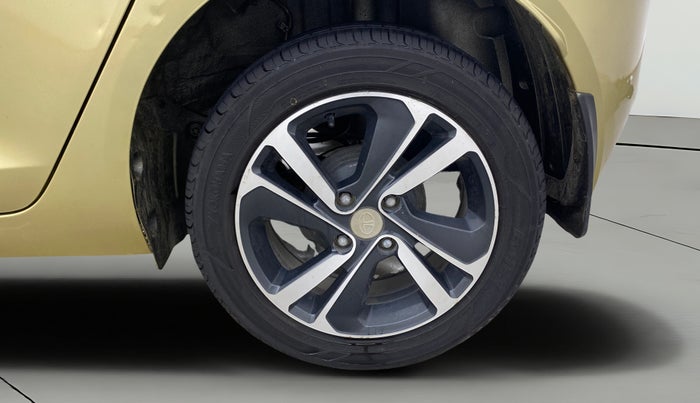 2020 Tata ALTROZ XZ PETROL, Petrol, Manual, 25,134 km, Left Rear Wheel