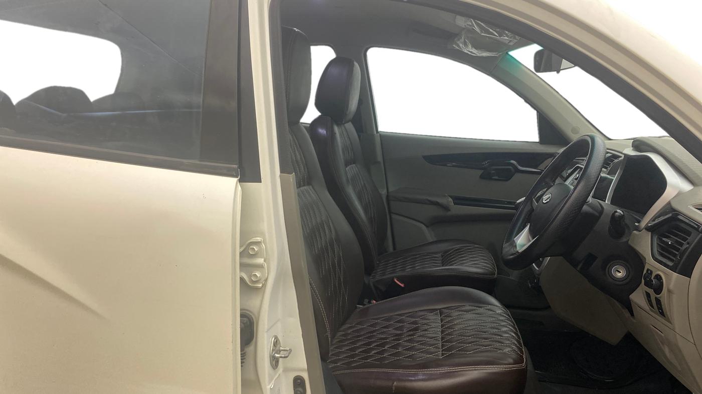2016 Mahindra Kuv100 K8 D 5 STR, Diesel, Manual, 89,762 km, Right Side Front Door Cabin