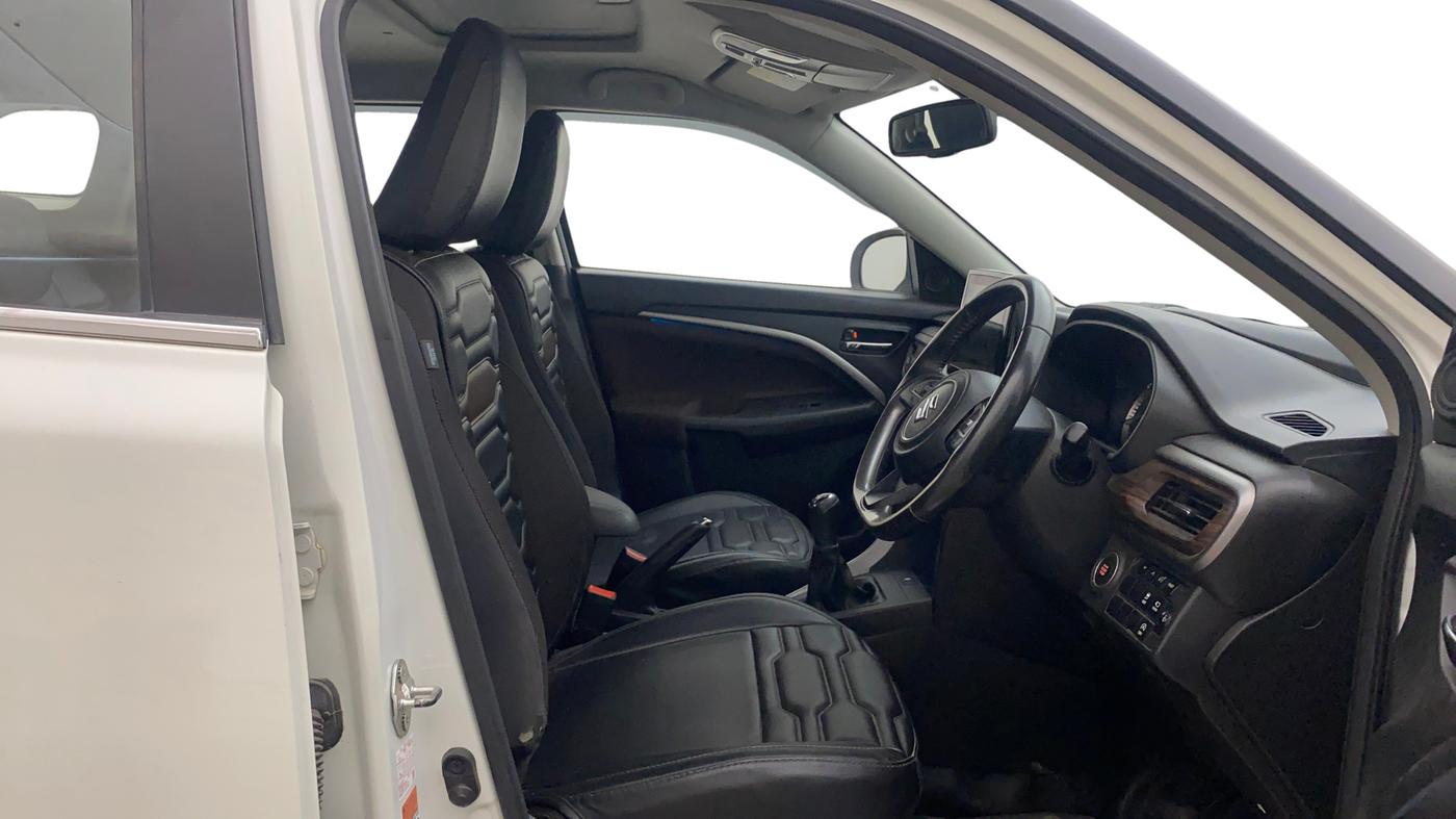 2023 Maruti BREZZA ZXI + SMART HYBRID, Petrol, Manual, 73,681 km, Right Side Front Door Cabin