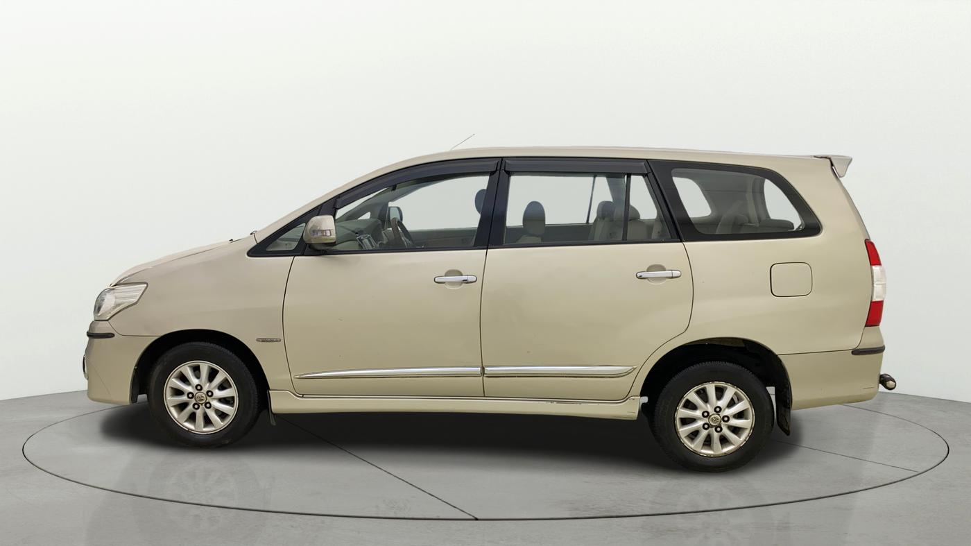 2014 Toyota Innova 2.5 VX 8 STR, Diesel, Manual, 79,180 km, Left Side