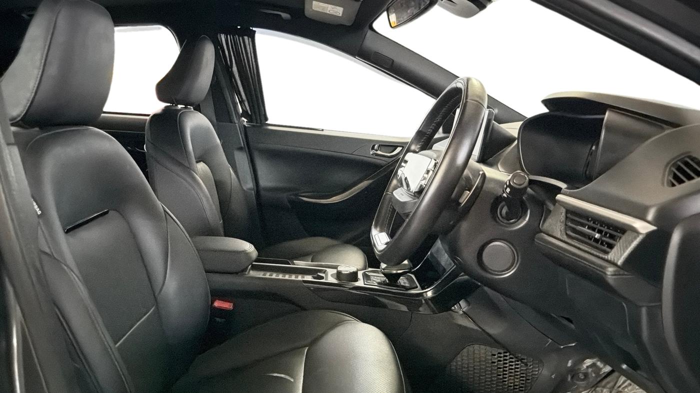 2023 Tata NEXON FEARLESS + SUNROOF DCA DUAL TONE 1.2 PETROL, Petrol, Automatic, 62,802 km, Right Side Front Door Cabin