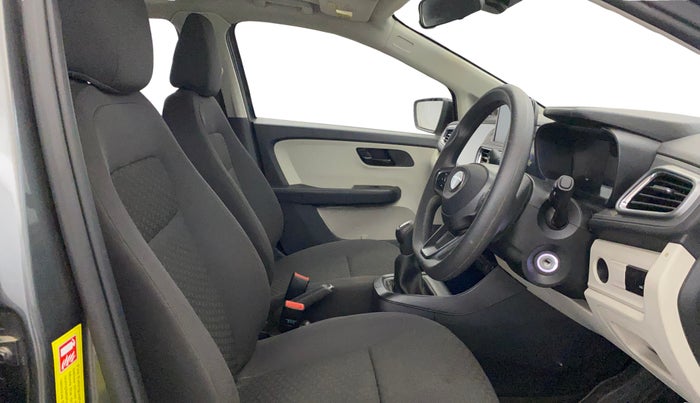 2025 Tata ALTROZ XM PLUS SUNROOF CNG, CNG, Manual, 28,035 km, Right Side Front Door Cabin