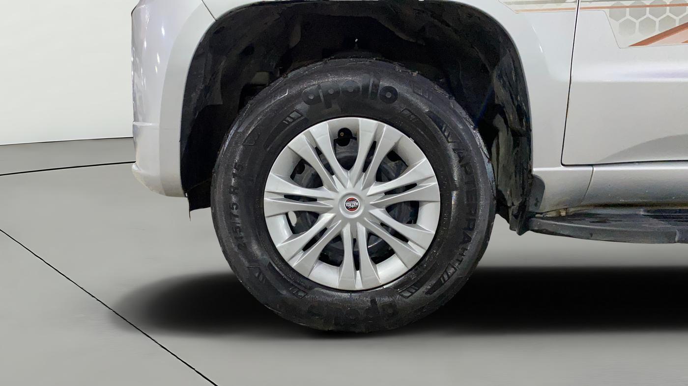 2017 Mahindra TUV300 T6, Diesel, Manual, 20,374 km, Left Front Wheel