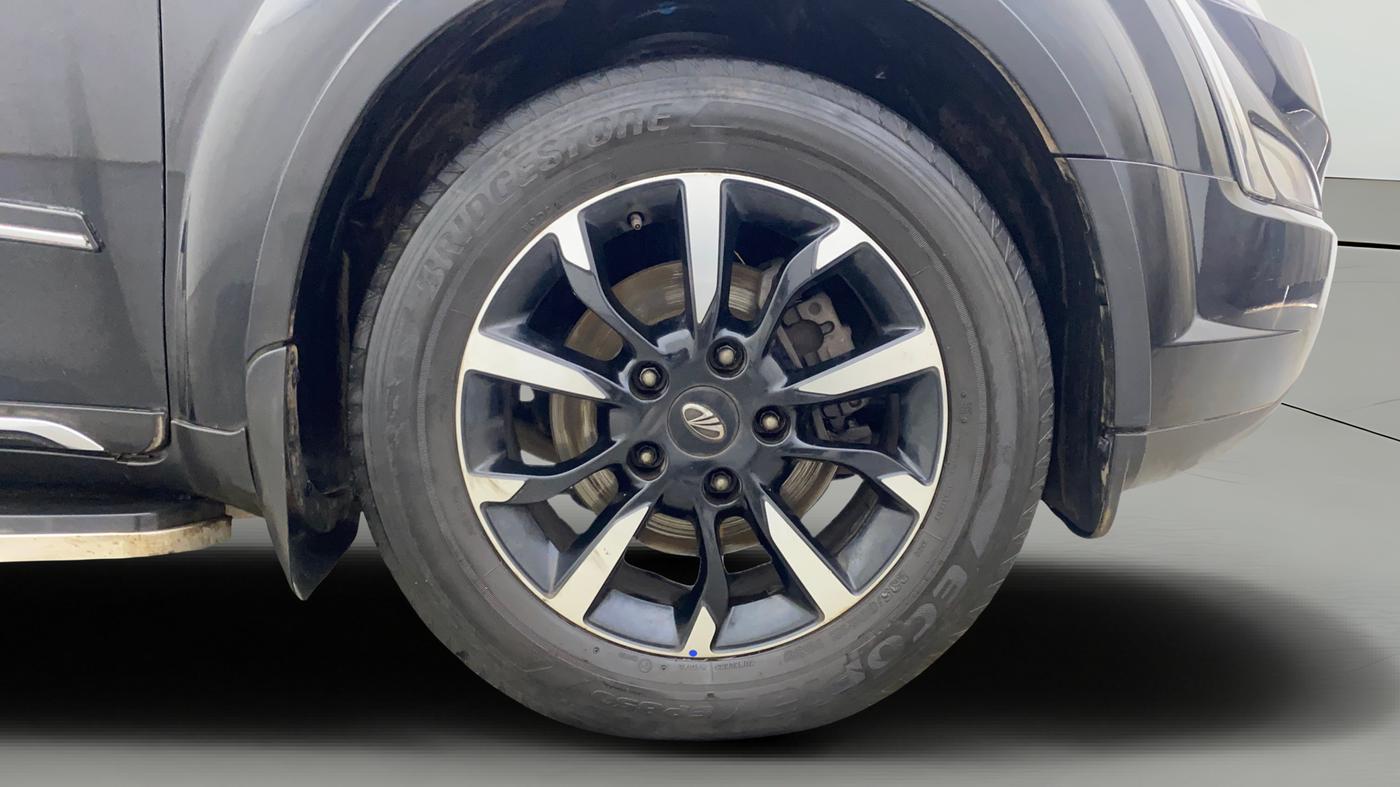 2021 Mahindra XUV500 W11, Diesel, Manual, 65,170 km, Right Front Wheel