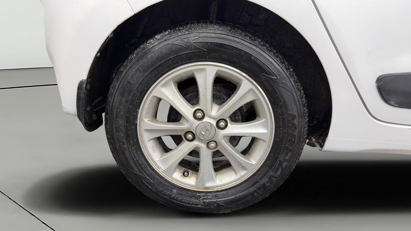 2014 Hyundai Grand i10 ASTA AT 1.2 KAPPA VTVT, CNG, Automatic, 44,971 km, Right Rear Wheel
