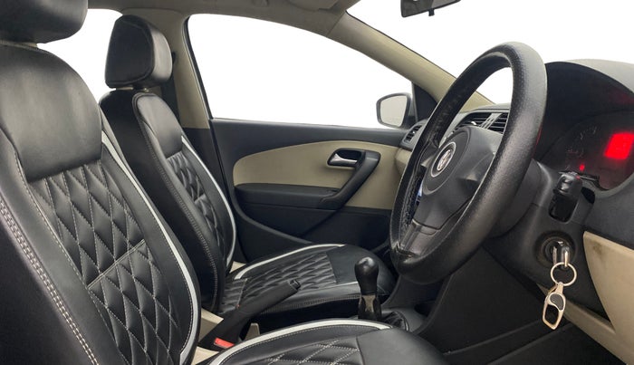 2014 Volkswagen Polo COMFORTLINE 1.5L, Diesel, Manual, 1,13,971 km, Right Side Front Door Cabin