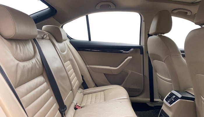 2015 Skoda Octavia STYLE PLUS AT 1.8 TSI, Petrol, Automatic, 1,08,777 km, Right Side Rear Door Cabin