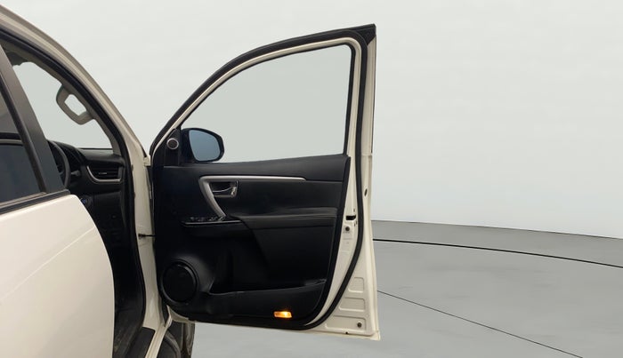 2024 Toyota Fortuner 4X2 MT 2.7 PETROL, Petrol, Manual, 22,651 km, RHS Front Door