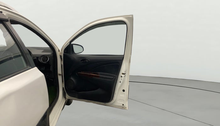 2015 Toyota Etios CROSS 1.2 G, Petrol, Manual, 1,16,991 km, RHS Front Door