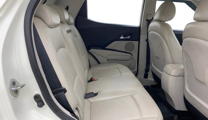 2023 Mahindra XUV300 W8 (O) 1.5 DIESEL AMT, Diesel, Automatic, 90,866 km, Right Side Rear Door Cabin