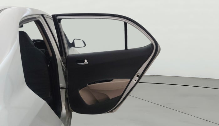 2016 Hyundai Xcent SX 1.2 (O), Petrol, Manual, 38,314 km, RHS Rear Door