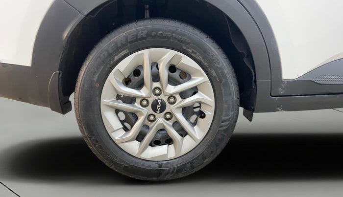 2022 KIA CARENS PREMIUM 1.4 PETROL 7 STR, Petrol, Manual, 39,112 km, Right Rear Wheel