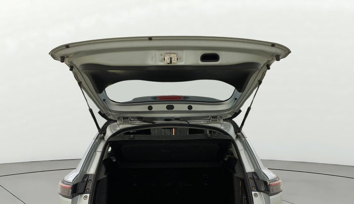 2022 Maruti Grand Vitara ALPHA SMART HYBRID ALLGRIP DUAL TONE, Petrol, Manual, 46,462 km, Boot Door Open