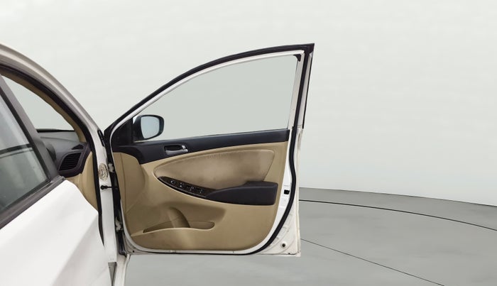 2016 Hyundai Verna FLUIDIC 4S 1.6 VTVT S AT, Petrol, Automatic, 78,631 km, RHS Front Door