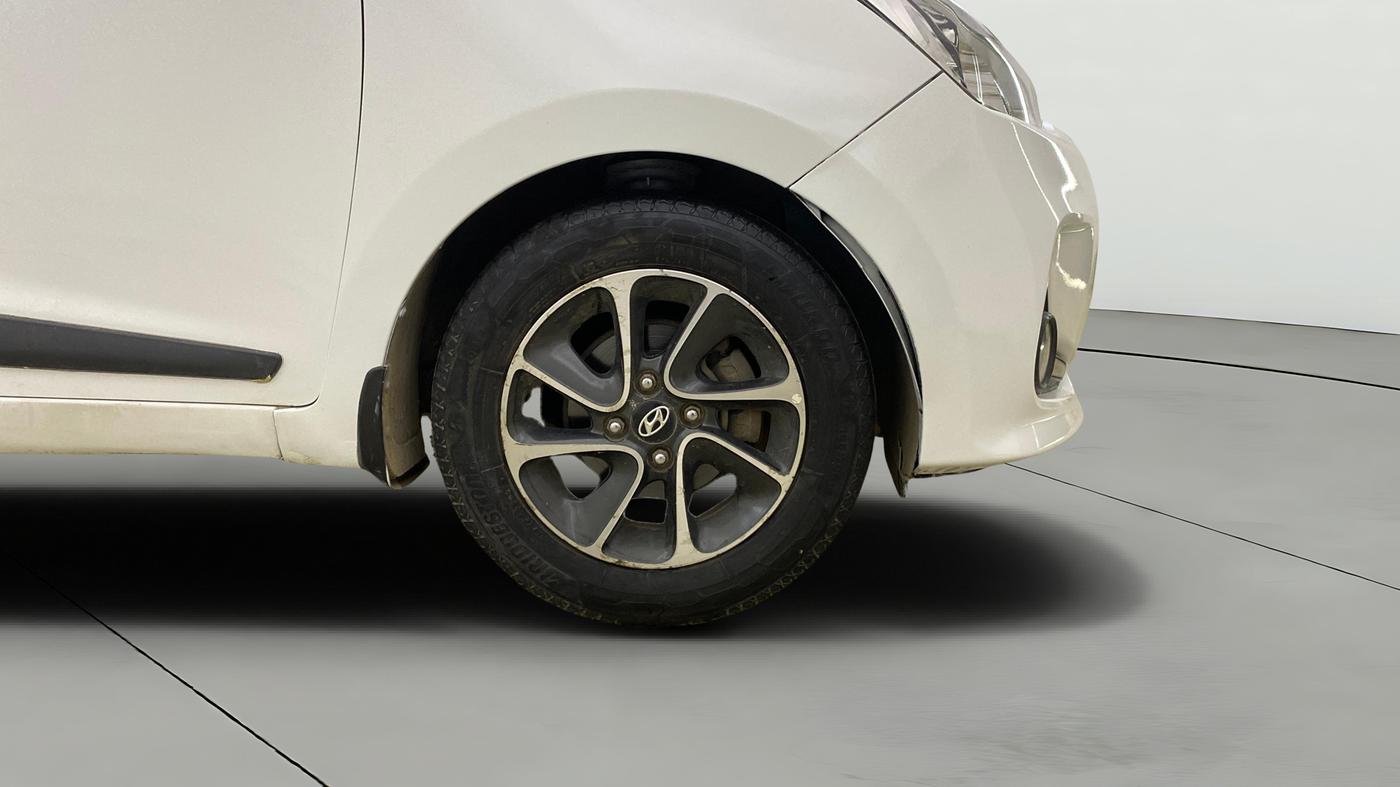 2017 Hyundai Grand i10 SPORTZ AT 1.2 KAPPA VTVT, Petrol, Automatic, 64,864 km, Right Front Wheel