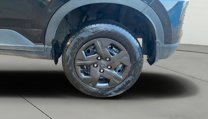 2024 Hyundai VENUE SX 1.2 PETROL, CNG, Manual, 31,232 km, Left Rear Wheel