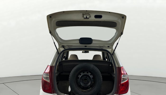 2016 Hyundai i10 SPORTZ 1.1, CNG, Manual, 64,201 km, Boot Door Open