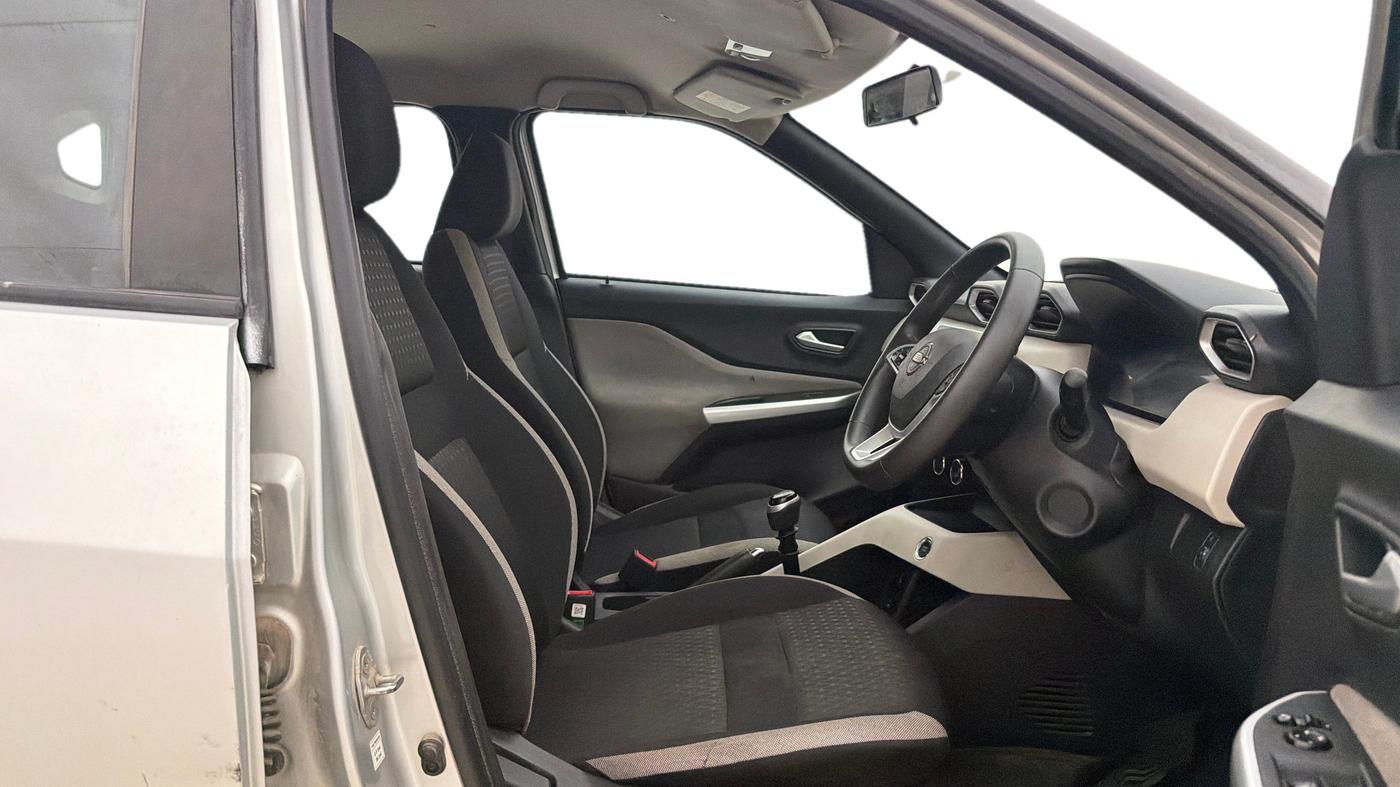 2021 Nissan MAGNITE XV MT, Petrol, Manual, 19,319 km, Right Side Front Door Cabin
