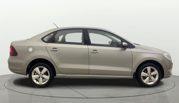 2015 Skoda Rapid AMBITION 1.6 MPI MT, Petrol, Manual, 1,39,151 km, Right Side View