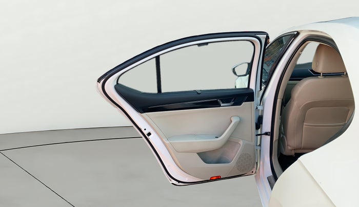 2018 Skoda Superb L&K 1.8 TSI AT, Petrol, Automatic, 82,308 km, LHS Rear Door