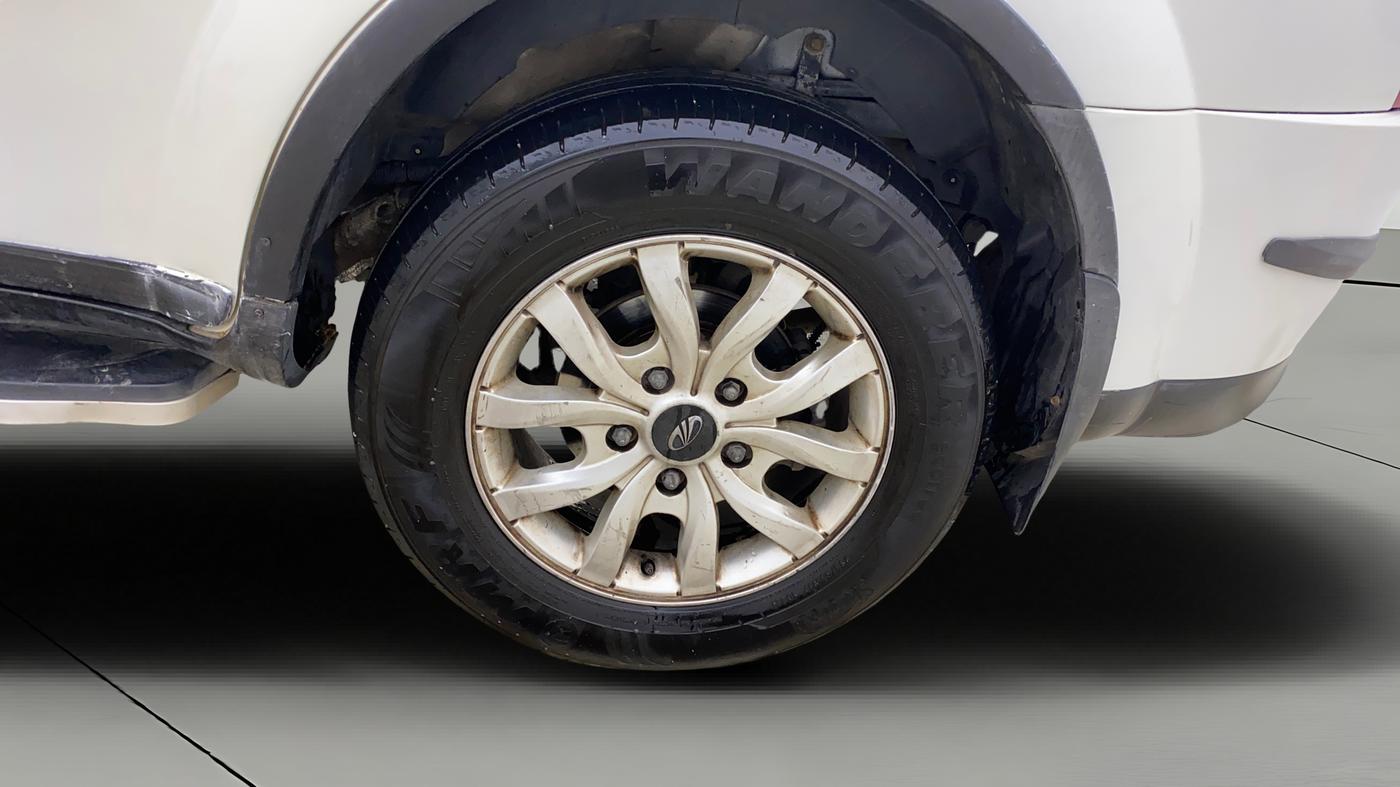 2016 Mahindra XUV500 W10 AT, Diesel, Automatic, 1,22,669 km, Left Rear Wheel