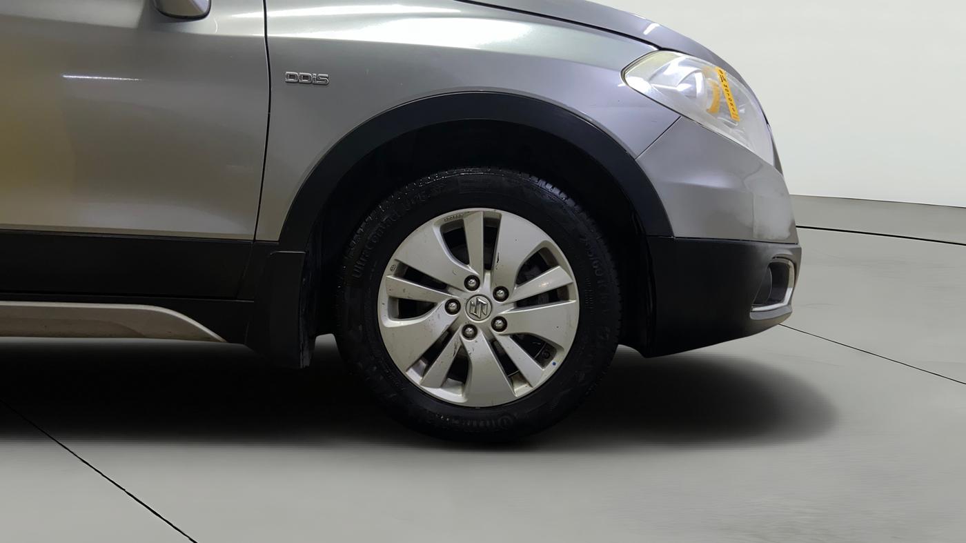 2015 Maruti S Cross ALPHA 1.6, Diesel, Manual, 1,32,030 km, Right Front Wheel