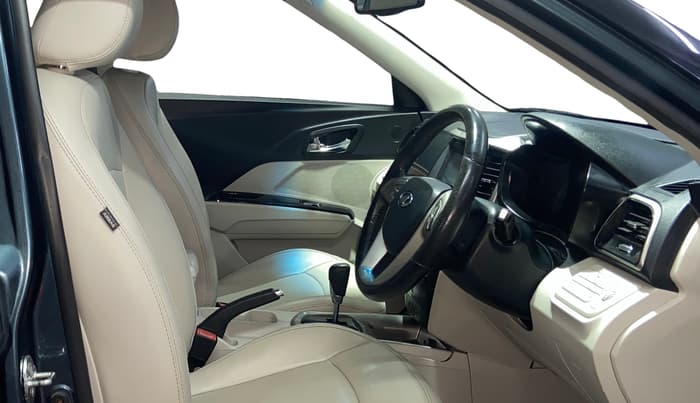 2021 Mahindra XUV300 W8 (O) 1.2 PETROL AMT, Petrol, Automatic, 91,580 km, Right Side Front Door Cabin
