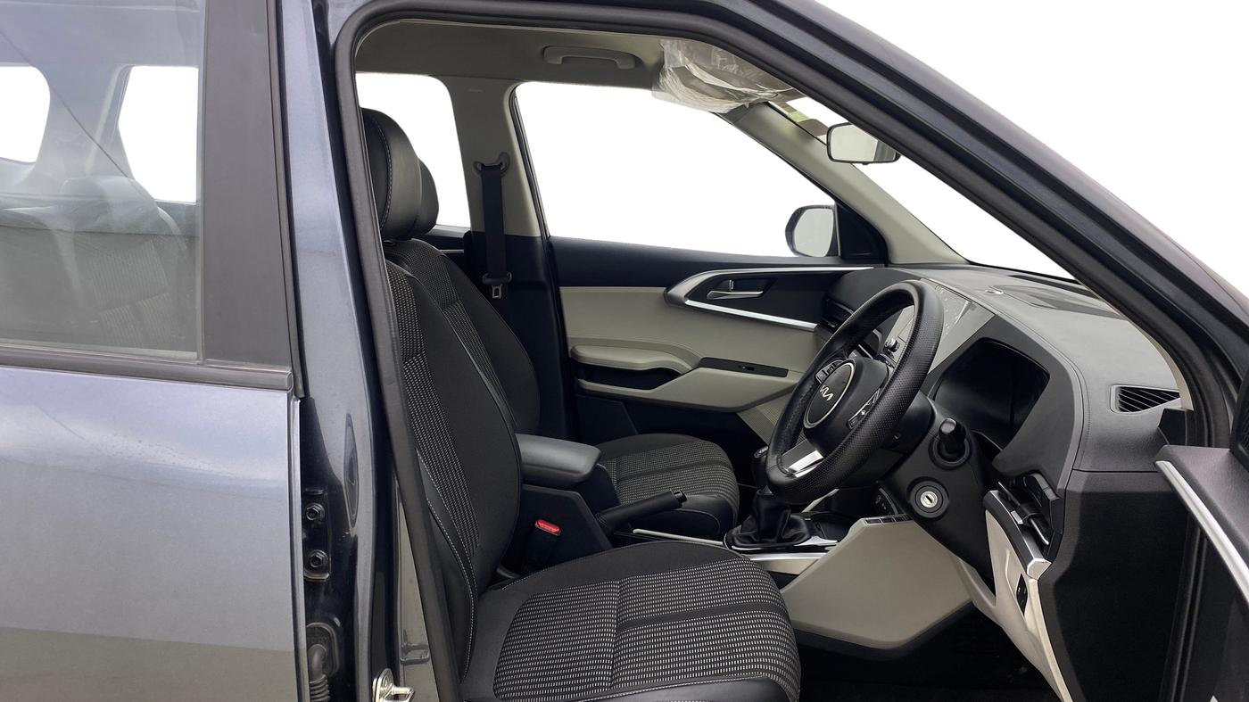 2023 KIA CARENS PRESTIGE 1.4 PETROL 7 STR, Petrol, Manual, 59,849 km, Right Side Front Door Cabin