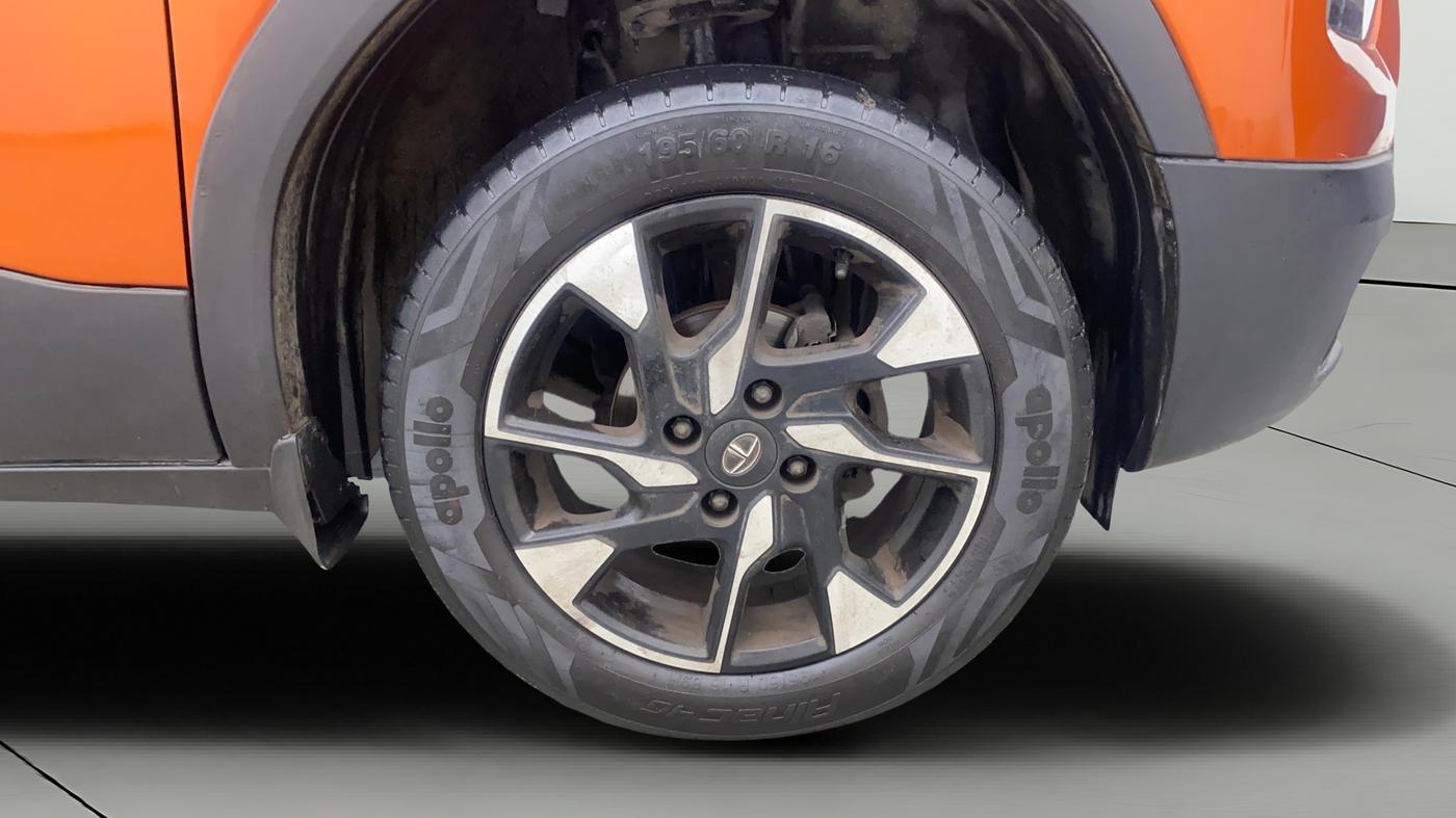 2023 Tata PUNCH CREATIVE  MT, Petrol, Manual, 27,766 km, Right Front Wheel