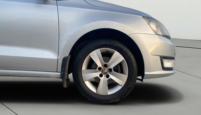 2018 Skoda Rapid AMBITION 1.6 MPI MT, Petrol, Manual, 81,480 km, Right Front Wheel