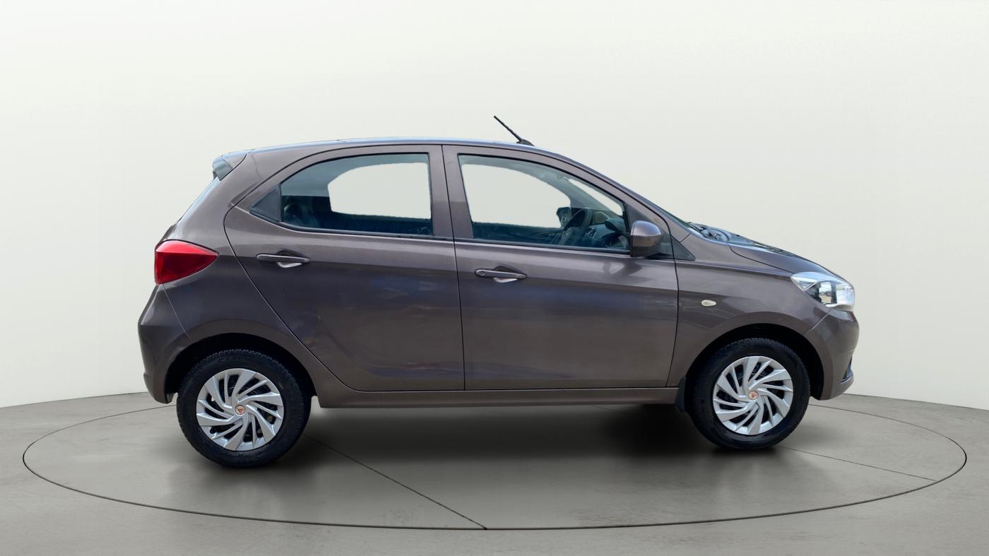 2017 Tata Tiago XT PETROL, Petrol, Manual, 99,653 km, Right Side View