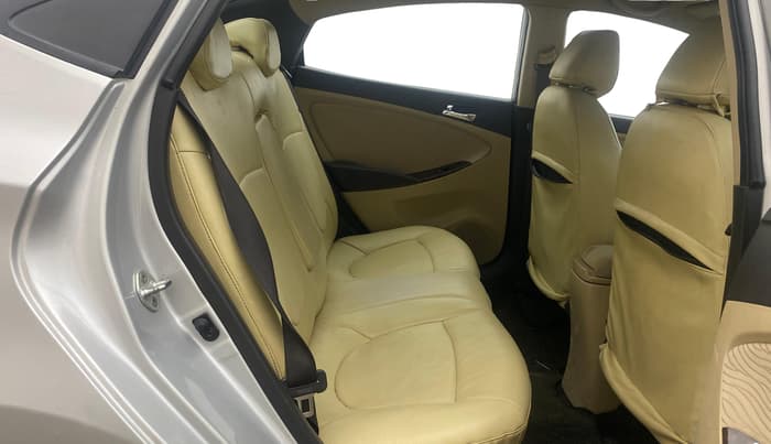 2014 Hyundai Verna FLUIDIC 1.6 VTVT SX, Petrol, Manual, 80,712 km, Right Side Rear Door Cabin