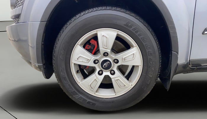 2015 Mahindra XUV500 W6, Diesel, Manual, 1,08,852 km, Left Front Wheel