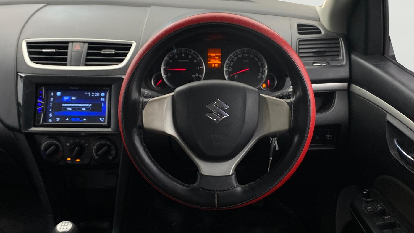 2017 Maruti Swift VXI, Petrol, Manual, 29,558 km, Steering Wheel Close Up