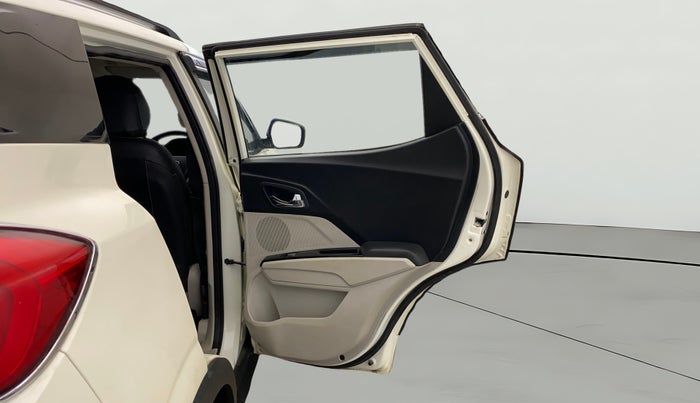 2022 Mahindra XUV300 W8 (O) 1.5 DIESEL, Diesel, Manual, 57,976 km, RHS Rear Door