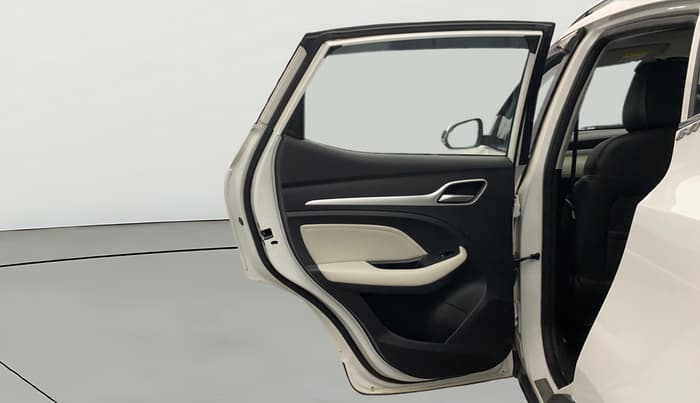 2025 MG ASTOR Select 1.5 MT (Ivory), Petrol, Manual, 4,896 km, LHS Rear Door
