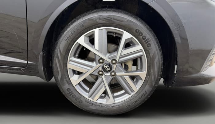 2023 Hyundai Verna SX 1.5 l MPI, Petrol, Manual, 37,017 km, Right Front Wheel