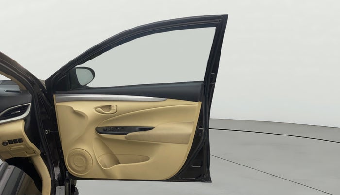 2020 Toyota YARIS J MT, CNG, Manual, 69,734 km, RHS Front Door