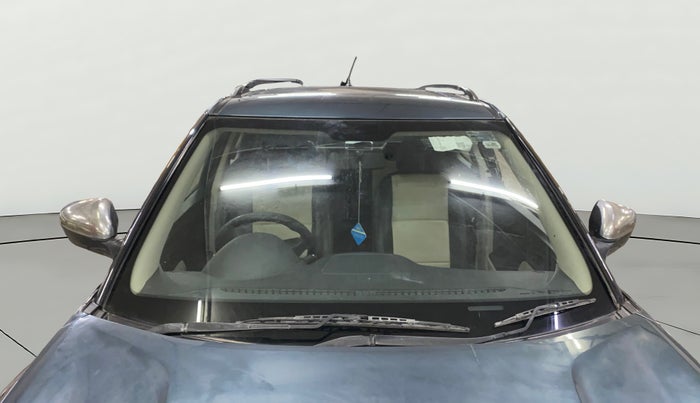 2022 Mahindra XUV300 W6 1.2 PETROL, Petrol, Manual, 39,602 km, Front Windshield