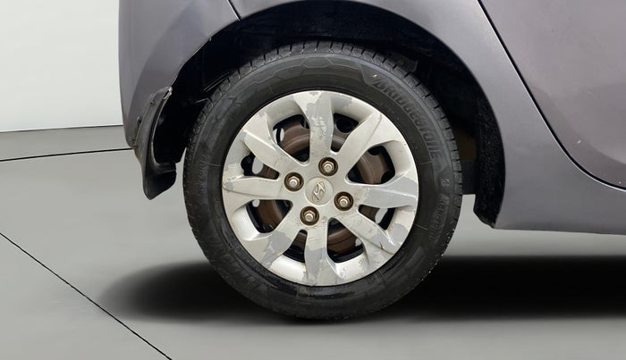 2016 Hyundai Eon MAGNA +, Petrol, Manual, 1,36,063 km, Right Rear Wheel